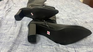 ‼️BRAND NEW Black Knee-High Boots‼️
