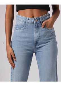 Chic Women's Light Blue Bootcut Denim Jeans