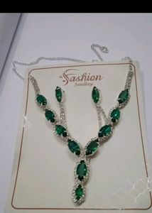 Stunning Emerald and Diamond Necklace Set