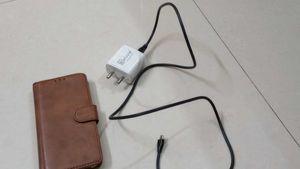 Honor 9 mobile phone with charger