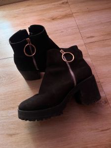Chic Black Platform Ankle Boots