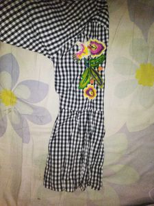 Chic Black &amp; White Checkered Top with Floral Sleev