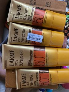 lakeme 9TO5 tinted matte sunscreen spf50++++