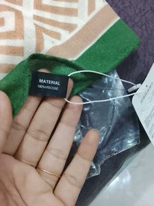 SIYA SCARF - Elegant Geometric Pattern
