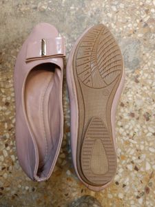 Elegant Ballerinas with Bow Detail