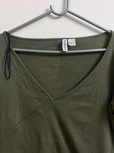 Olive Green Ribbed V-Neck Long Sleeve Crop Top – H