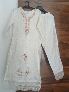 Elegant White Kurta Set with Embroidery