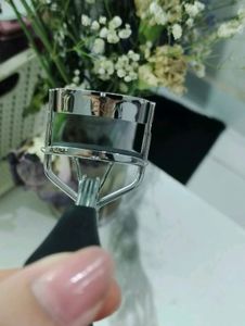 Vega Eyelash Curler
