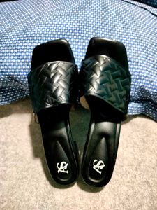 Chic Black Quilted Slides