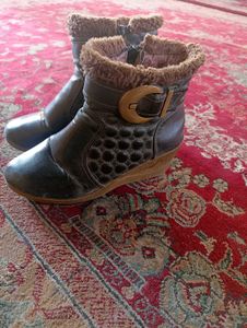 Stylish Wedge Boots with Fur Trim