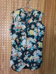Floral Print Sleeveless Top