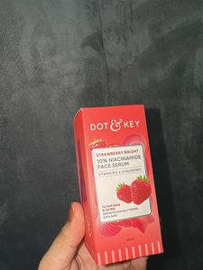 DOT &amp; KEY Strawberry Bright Face Serum