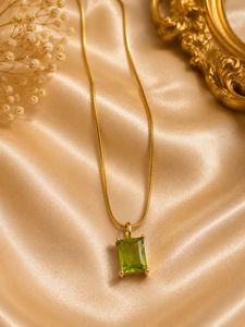 Emerald Glow Pendant Necklace💚