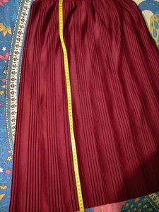 Elegant Pleated Midi Skirt