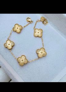 Elegant Gold Clover Bracelet Anti-tarnish