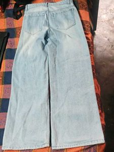 Lighh wash wide legJeans