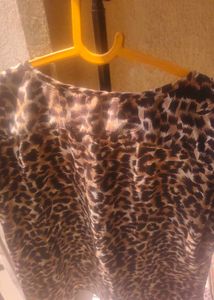 Chic Leopard Print Top