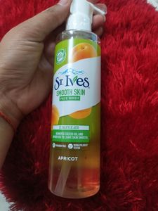 ST Ives Face Wash