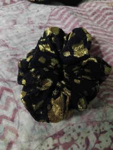 Sparkly Black &amp; Gold Scrunchies Set