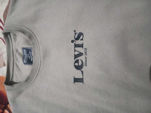 Grey Levi's warm T-shirt