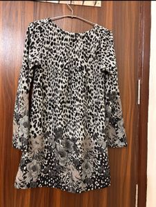 Chic Leopard Print Tunic Top