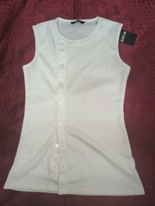 SHEIN White Sleeveless Button-Up Top