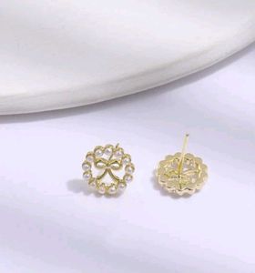 Elegant Gold Emerald &amp; Diamond Earrings