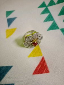 Elegant Floral Design Ring