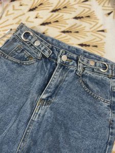 Trendy Light Wash Denim Jeans