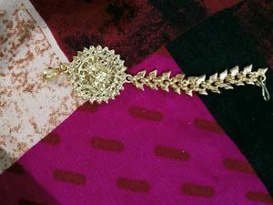 Exquisite Kundan Maang Tikka &amp; Earrings Set
