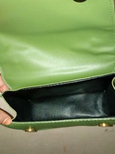 Chic Green Croc Embossed Shoulder Bag