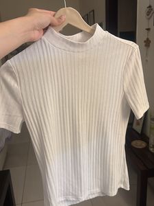H&amp;M White Ribbed Mock Neck Top