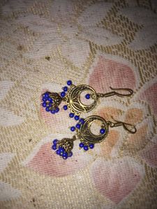 Blue Silling Bag With Matching Earrings.