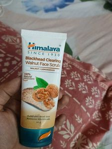 Himalaya Blackhead Clearing Walnut Face Scrub