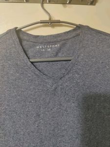 Men's Casual Tshirt. Like New. Good Condition