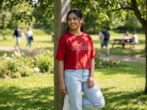 Hollister Cropped Red T-Shirt