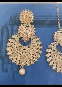 Stylish Gold Chandbali &amp; Maang Tikka Set