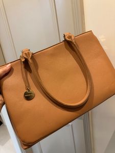 FLASH SALE🔥🔥 NEW Tan Hand / Laptop Bag