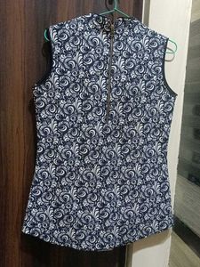 Stylish Sleeveless Kurta Top