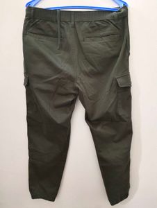 uniqlo Men's Olive Cargo Pants💢