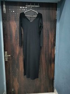 black sweetheart neck midi dress with sideslit