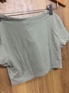 H&amp;M Green Cropped T-Shirt