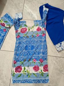 Beautiful pocket trouser kurta set with dupatta