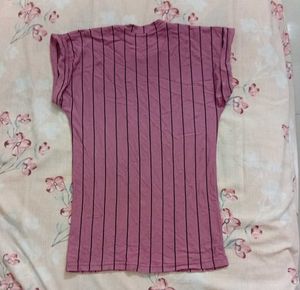 Y2k Striped pink t-shirt🪽