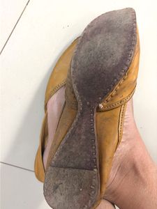Traditional Yellow Leather Juttis