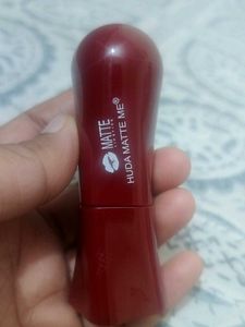 Huda Matte Me Lipstick 💄 (unused)
