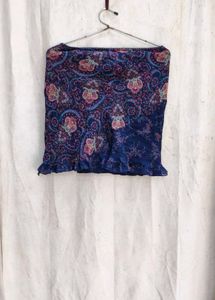 20V. Navy Blue mini floral skirt