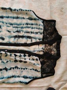 Stylish Sleeveless Tie-Dye Top with Lace