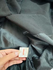Single breasted black womens blazer