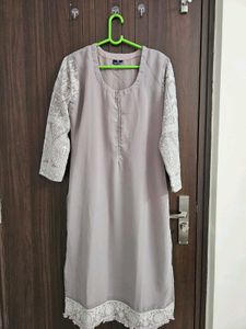 Elegant Kurta Set with Lace Sleeves M size